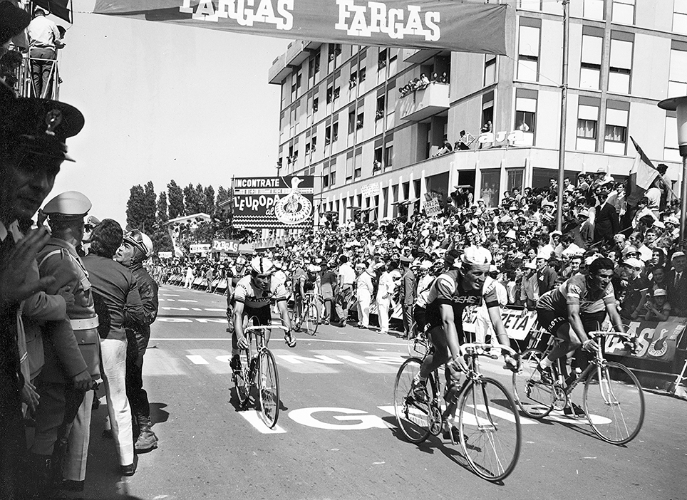 JJ8_come eravamo e come siamo_eventi_jesolo_foto storiche_giro_d'italia_1970_2